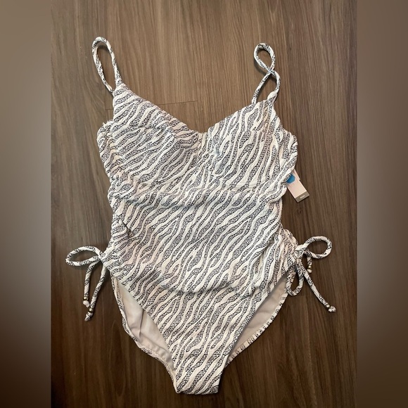 Time and Tru Black and White One Piece Swimsuit with Plunging Neckline size L - Picture 8 of 8
